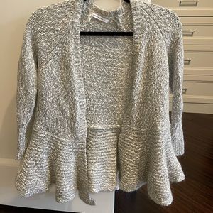 Very fashionable grey-white cardigan sweater perfect for fall weather.